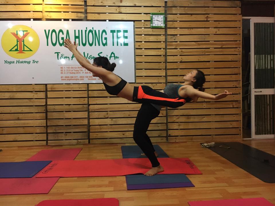 tron-ven-tung-khoanh-khac-cung-yoga-4